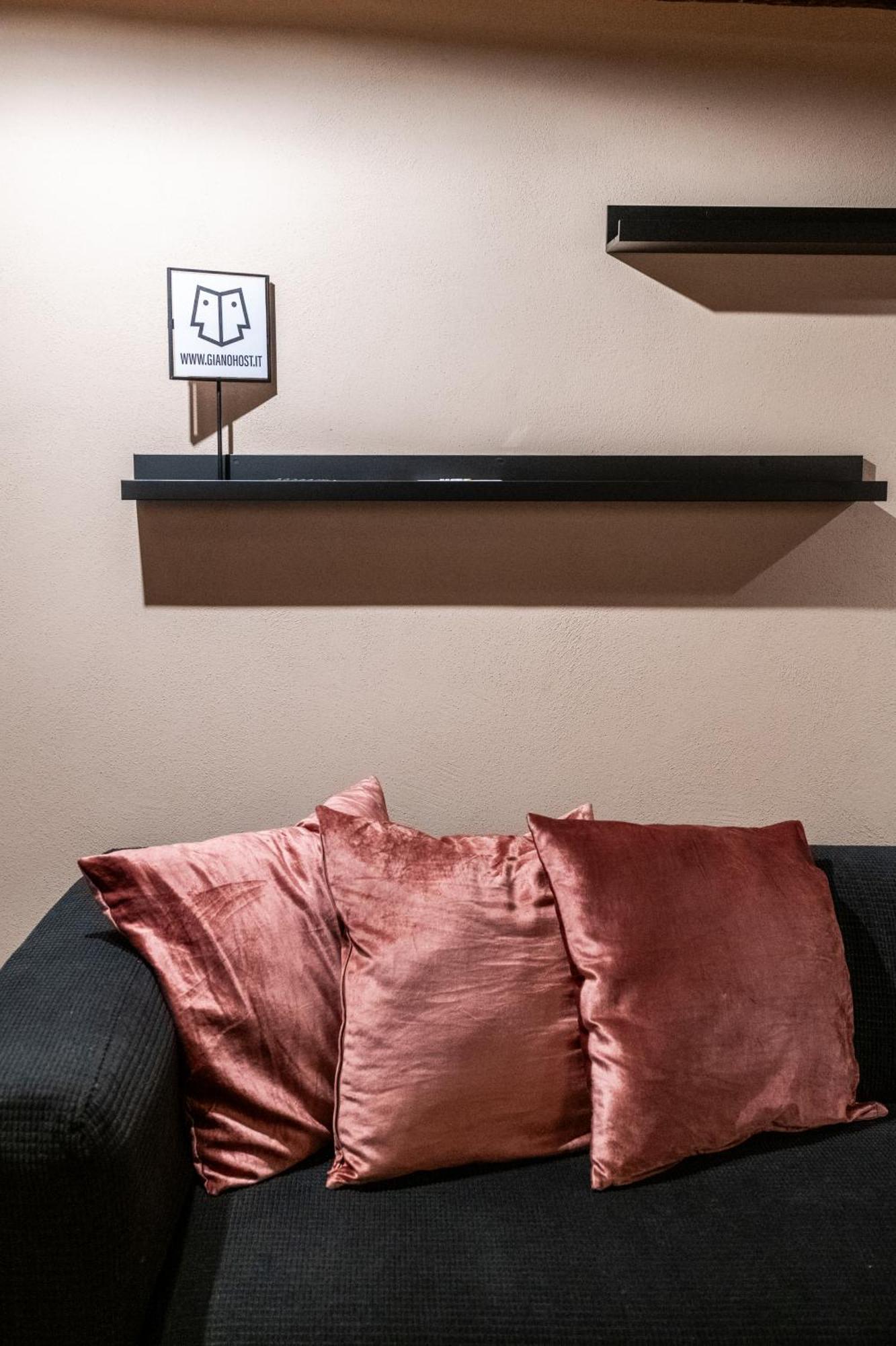 Giano Host - San Bernardo Appartement Genua Buitenkant foto