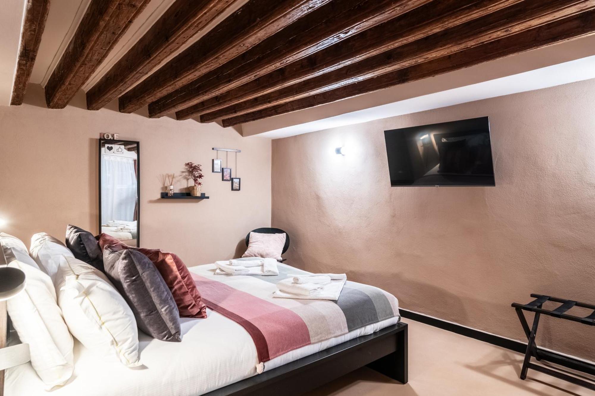 Giano Host - San Bernardo Appartement Genua Buitenkant foto